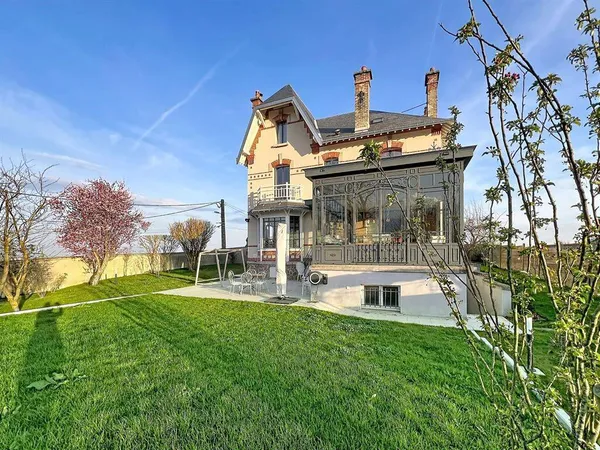 Maison 13 pièces 323 m²