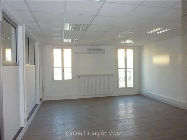 Bureau 157 m²