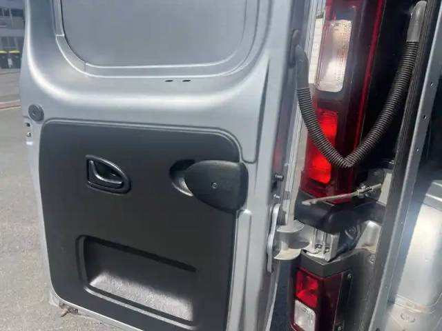 Renault Trafic fgn l1h1 2800 kg blue dci 110 — photo 28