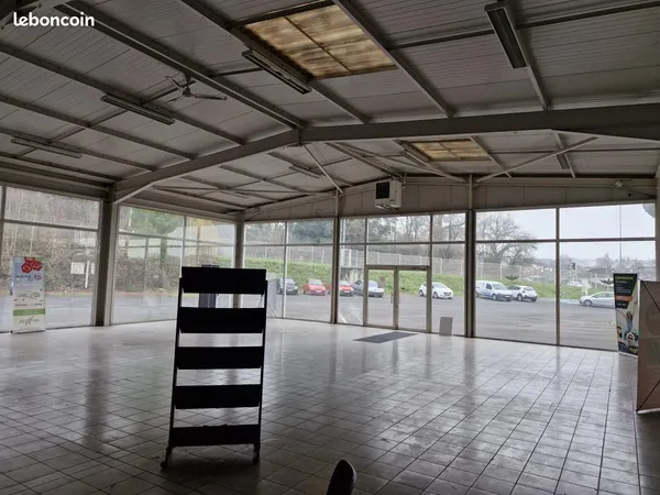 Local d'activité 855 m²