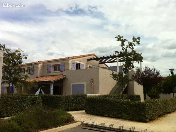 3 pièces 46 m2, RDC sans vis à vis, loggia, petit jardin privatif clos, parking (PMR)