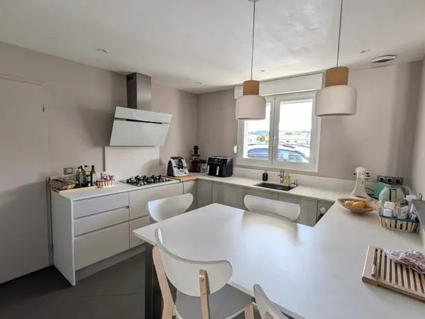 MURET - Maison familiale 7 pièces de 203 m² avec piscine et jardin