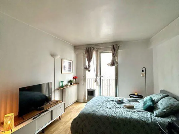 Studio lumineux avec balcon à deux pas du Panthéon