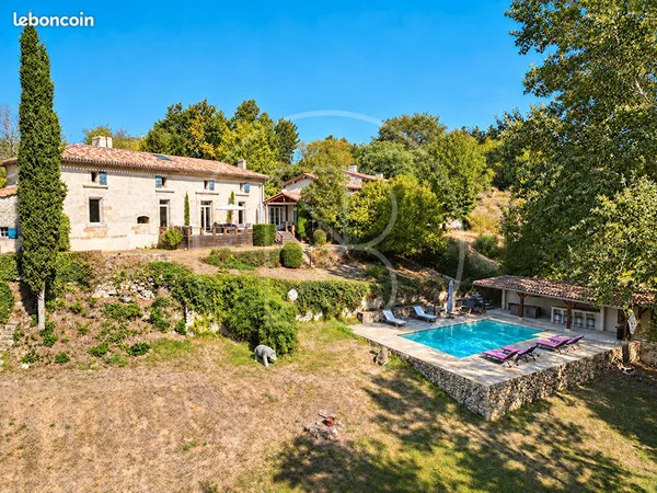 Maison 7 pièces 265 m²