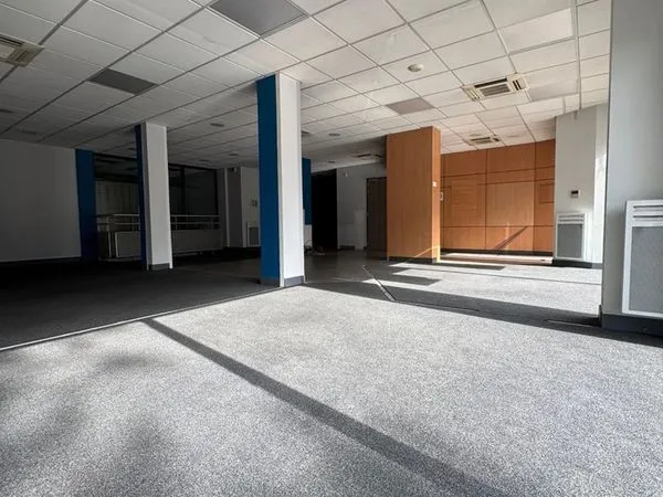 Local commercial 167 m² FONTENAY LE FLEURY