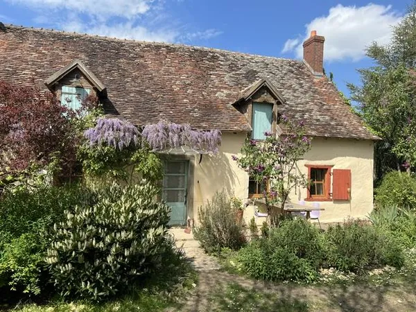 Programme résidentiel avec 2 maisons, +6 ha, granges - idéal pour les chevaux, la nature et le resso