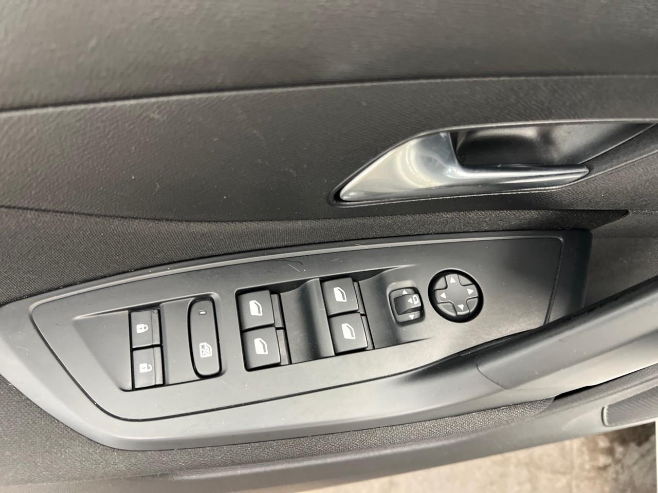 Peugeot 308 phev 180 e-eat8 active pack — photo 21