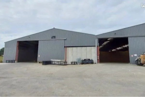 Local d’activité et entrepôt Vente La Boissière 230000€