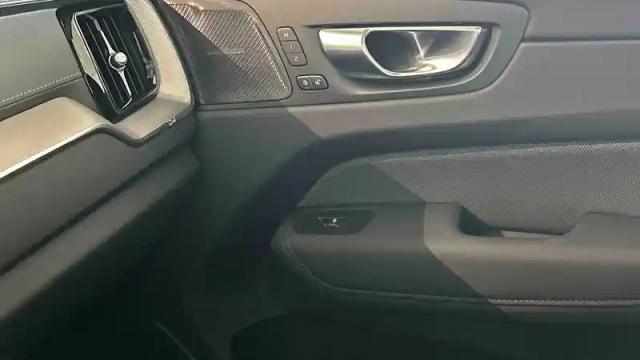 Volvo Xc60 t6 awd hybride rechargeable 253 ch+145 ch geartronic 8 — photo 18