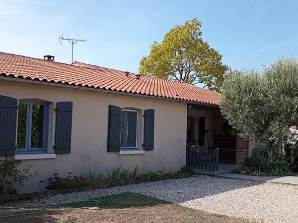 RARE Salles sur mer : Maison 170m2 - 6 pièces sur terrain de 982m2 avec piscine