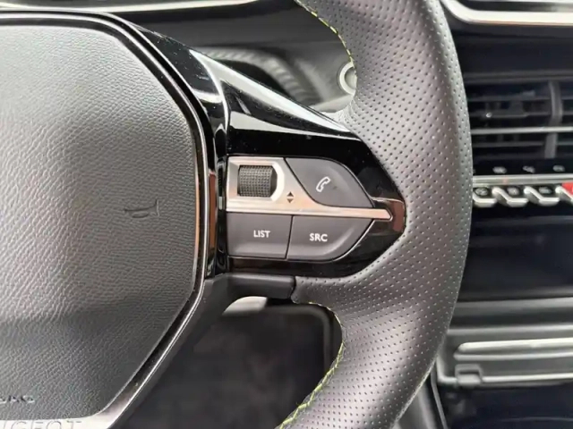 Peugeot 2008 electrique 136 ch — photo 56