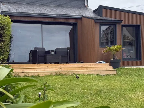Maison mitoyenne rénovée avec belle vue mer, 2 chambres - 60m2 - Plozévet
