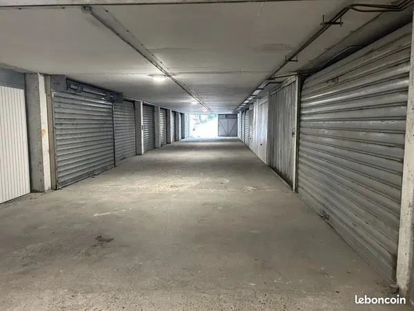 Parking/box 1 pièce 15 m²