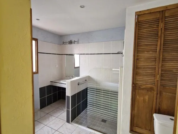 Appartement au coeur du village de Montlegun