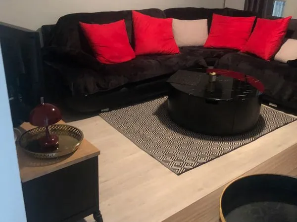 Appartement meublé lumineux et traversant 60m2 avec 2 chambres lit doubles et salle de bain et wc a 
