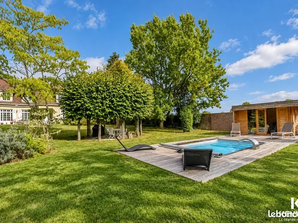 Maison 8 pièces 300 m²