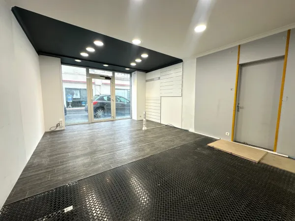 Local/bureau à vendre CASTELNAUDARY (11) - LOCAL COMMERCIAL - VISIBILITE - EMPLACEMENT - LUMINEUX - 