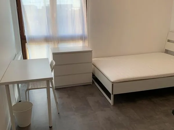 Studio 18m², très lumineux, exposé sud au 15 bld Clémenceau, récemment rénové et proche transport, R