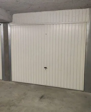 Box garage fermé en sous sol sécurisé
