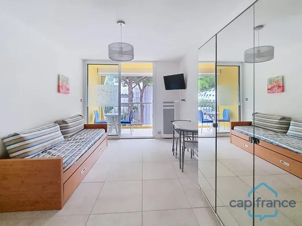 Studio de 22m² rénové au dernier étage + Terrasse de 5m² + PARKING - La Grande-Motte (34)