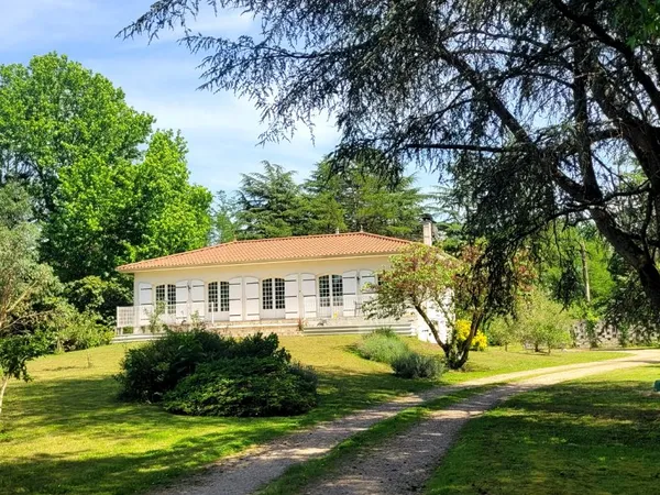 33910 ST DENIS DE PILE - MAISON 116M2 3 CHAMBRES 6800M2 JARDIN
