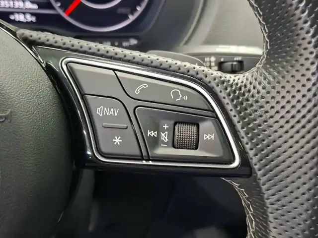 Audi Q2 35 tdi 150 s tronic 7 — photo 34