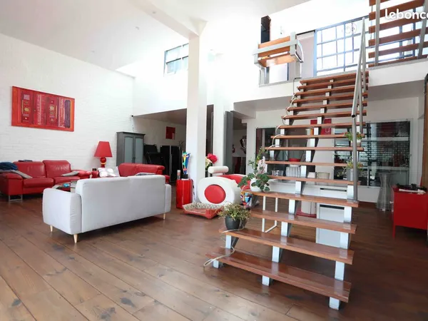 Loft/atelier/surface 5 pièces 216 m²