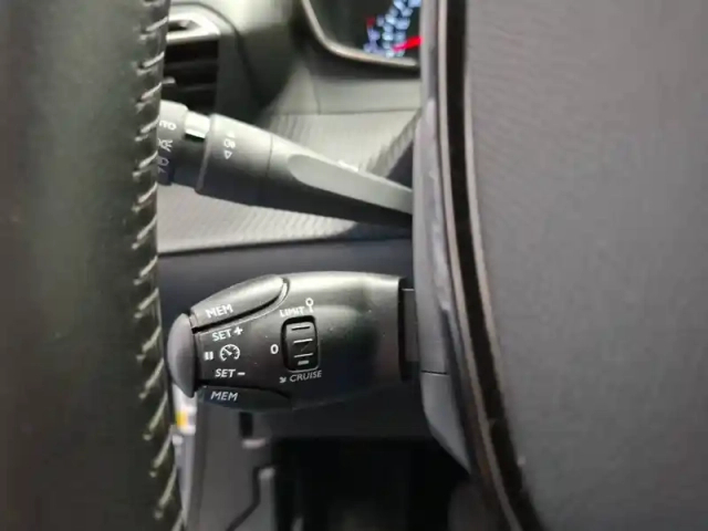 Peugeot 2008 puretech 100 s&amp;s bvm6 — photo 17