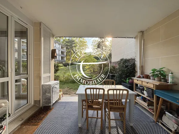 Louveciennes - 4 pièces avec terrasse, jardin privatif et 3 c
