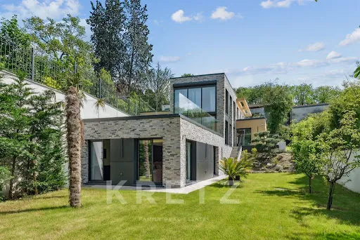 Maison 7 pièces 560 m²