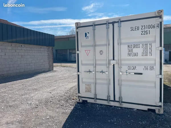 Loue garages type containers maritimes
