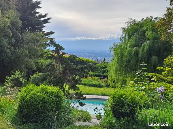 Villa proche Genève à Vétraz-Monthoux - Piscine - Vue Jet d'eau et terrain de 3185 m2