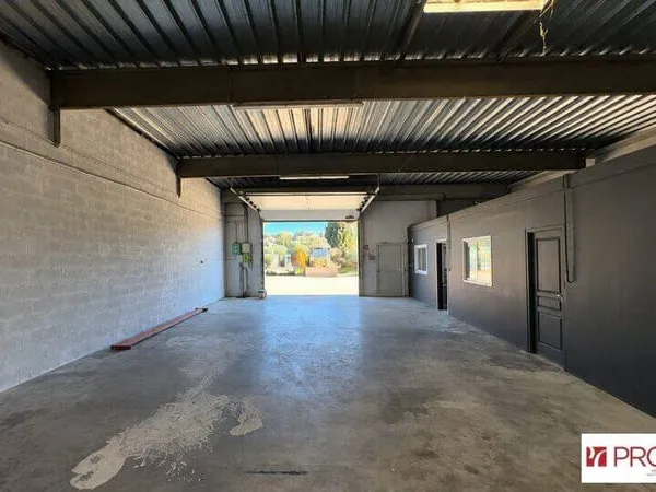 Local d'activité 150 m²