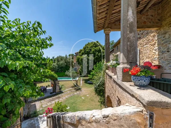 Authentique mas en pierre à vendre à proximité d'Uzès