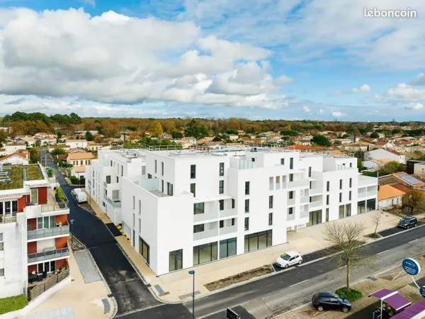 Saint-Médard-en-Jalles - Local commercial de 81 m² avec 2 places de parking