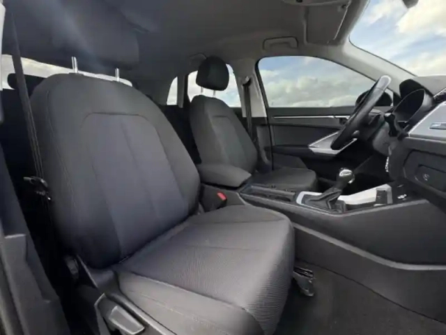 Audi Q3 35 tfsi 150ch design s tronic 7 — photo 13