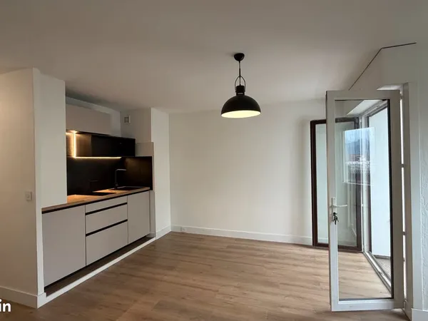 Aix-les-Bains centre - Studio 27 m² rénové - Loggia Ouest - DPE D