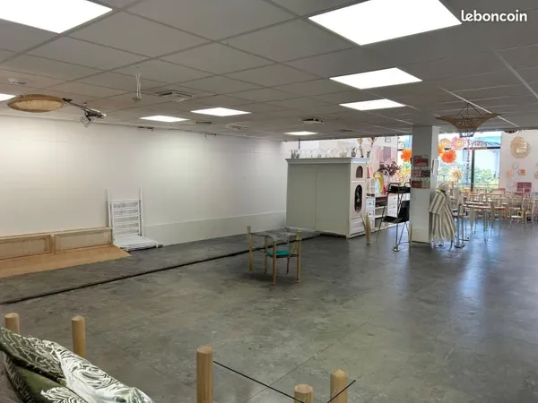 Local commercial 170 m²