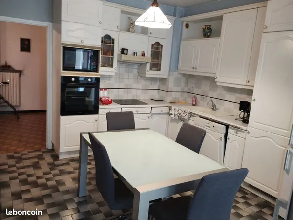 Appartement T4 de 105 m2, très proche centre ville