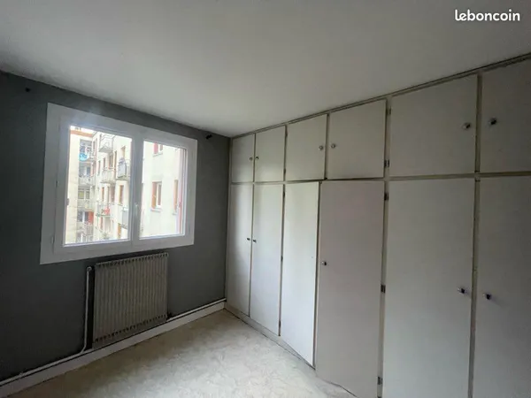 🌸 Chambre meublée de 14 m² en colocation entre filles - Le Plessis-Trévise