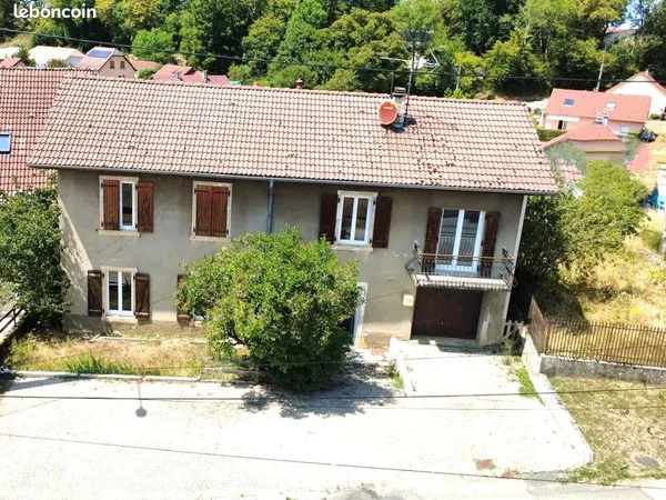 Maison familiale avec jardin et garage 141 m2- VILLARS LES BLAMONT