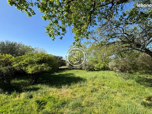 Terrain 950 m² Uzès