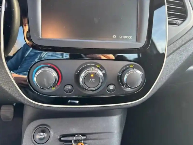 Renault Captur dci 90 zen — photo 13