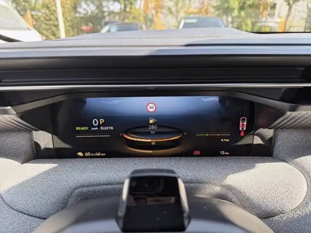 Citroën C5 Aircross hybride rechargeable 195 ch e-eat7 — photo 10