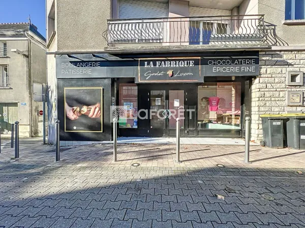 Commerce 395 m²