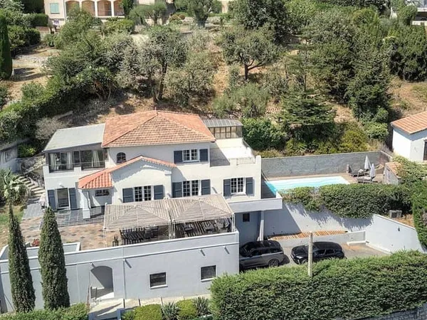 Villa 251 m²