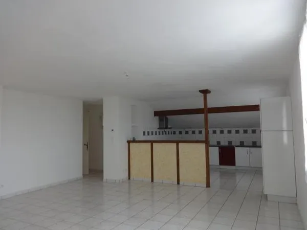 Appartement T4 de 107 avec abri voiture à Gabat