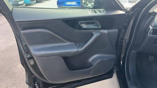 Jaguar F-Pace 2.0 D 163 2WD - Prestige – 2018 – 120482 km – Diesel – Boîte Manuelle — photo 49