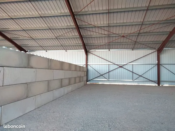 Garage pour hivernage vehicules , camping car et caravanes