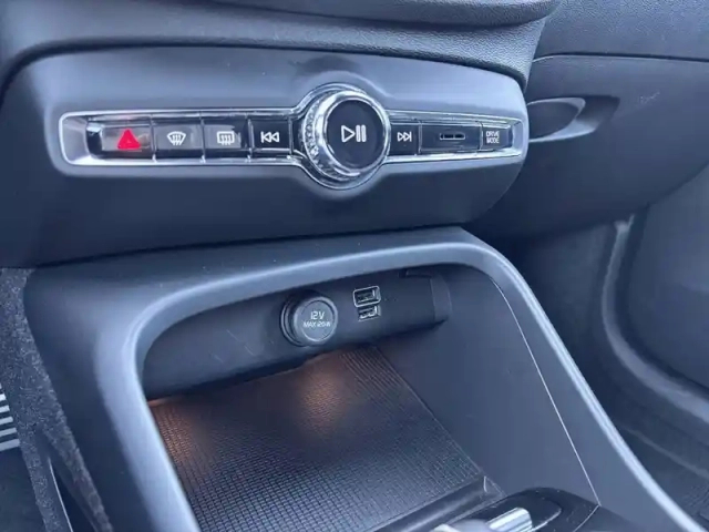 Volvo Xc40 t5 recharge 180+82 ch dct7 — photo 18